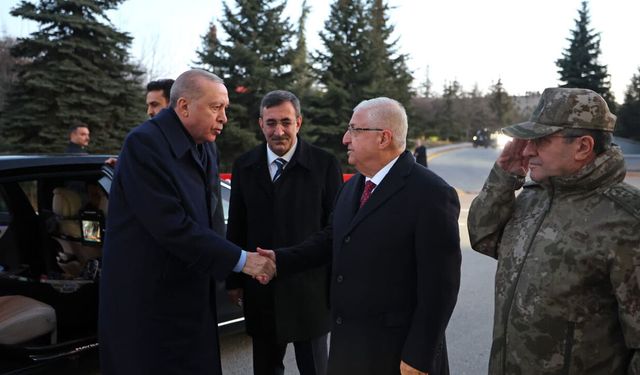 TSK’nın zirvesi Özel Kuvvetler’de: Erdoğan Mehmetçikle iftarda