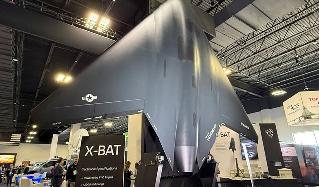 Yapay zekâ pilotlu uçak tanıtıldı: Uçuş testleri başlıyor