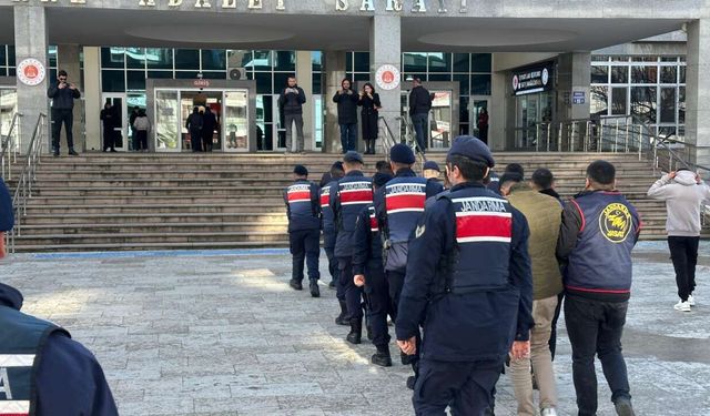 Adana merkezli yasa dışı bahis operasyonu: 28 şüpheli yakalandı