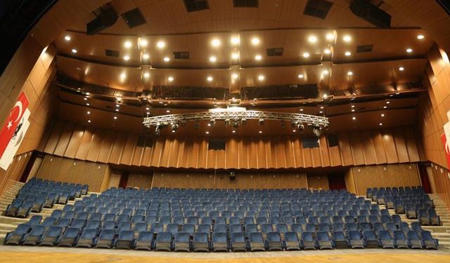 Ankara'da 8 Mart’ta sahne ışığı kadınlar için yanacak