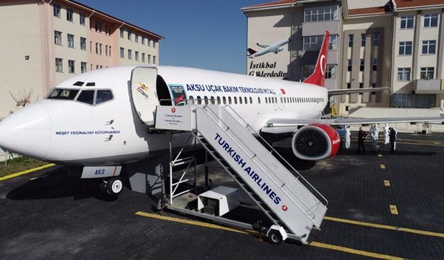 Antalya’da sıra dışı eğitim: Öğrenciler gerçek uçakta öğreniyor