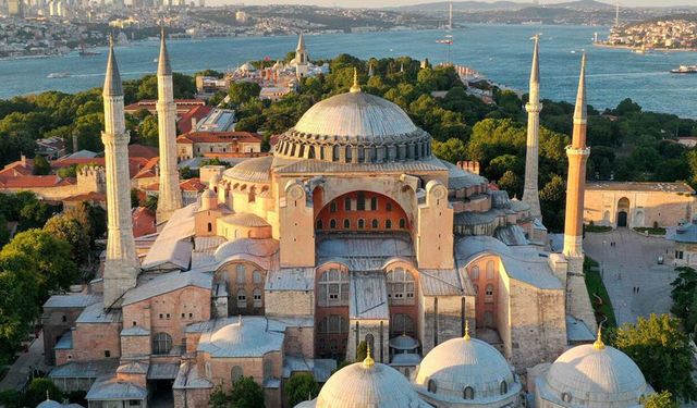 Ayasofya’daki eyleme Afyoncu’dan sert tepki: Yunanlılar hayal kurmayı bırakmalı