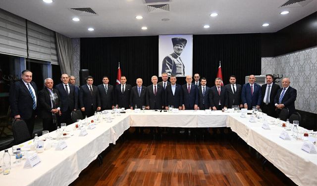 Ankara'daki CHP'li başkanlar toplantıda: Özgür Özel de katıldı