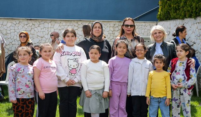 Etimesgut’ta bayram öncesi sürpriz: Çocuklara destek dağıtıldı