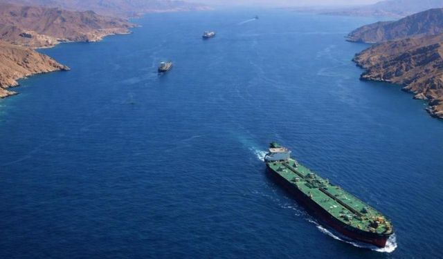Hürmüz Boğazı'nda patlama sesleri alarmı: İran'dan ilk açıklama geldi!