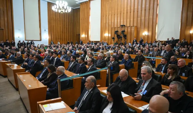 Bakan ve Bürokratların siyasi faaliyetleri Meclis gündemine geliyor