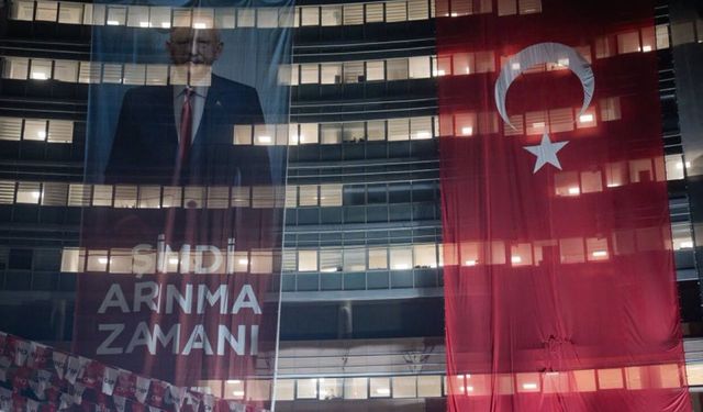 CHP Genel Merkezi'nde dikkat çeken afiş! "Şimdi arınma zamanı" mesajı gündem oldu