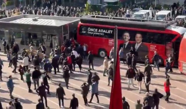 CHP Genel Merkezi'nde arbede: Çevik Kuvvet sevk edildi, Vekiller parmaklıklardan atladı!