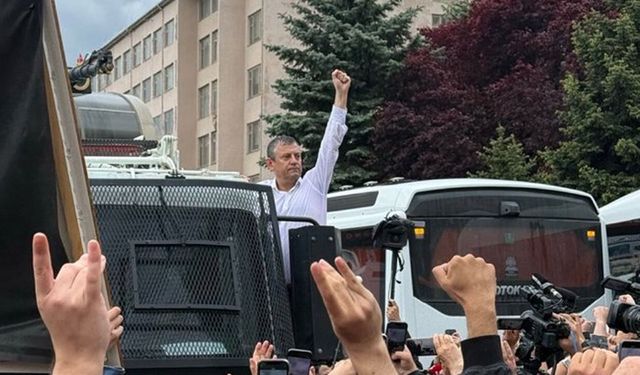Özgür Özel TOMA’ya çıktı! “Yeni makam odamız TBMM” dedi