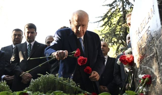 MHP Lideri Bahçeli’den Alparslan Türkeş’in kabrine anlamlı ziyaret