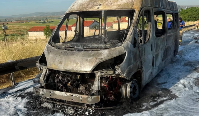 Ankara'da işçi servisi alev alev yandı: 12 işçi son anda ölümden döndü!