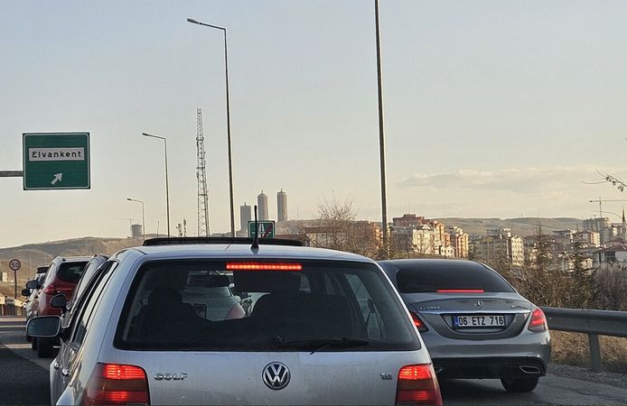 Ankara'da son dakika trafik durumu! Bayram dönüşü öncesi kritik yoğunluk