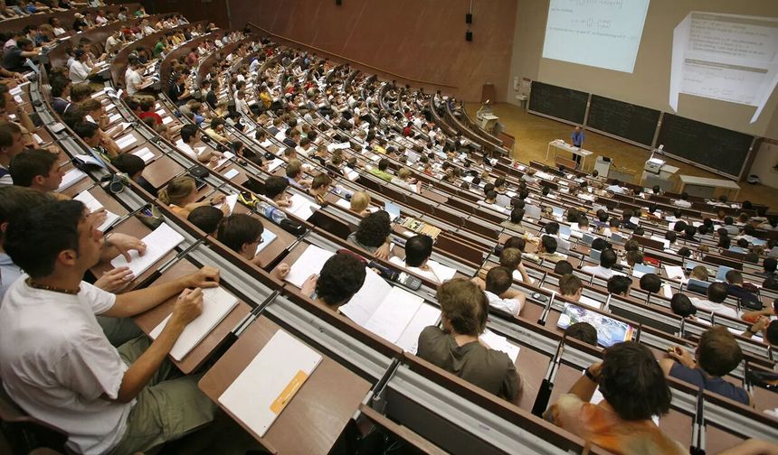 Üniversite öğrencilerini ilgilendiriyor: Başvuru süreci yeniden düzenlendi