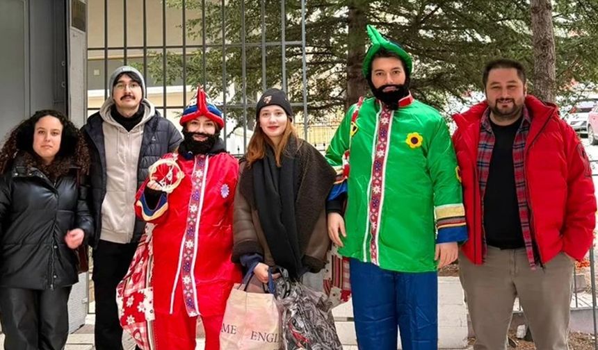 Ziggurat yılbaşında çocukları unutmadı: Ankara'da hediye dağıttılar