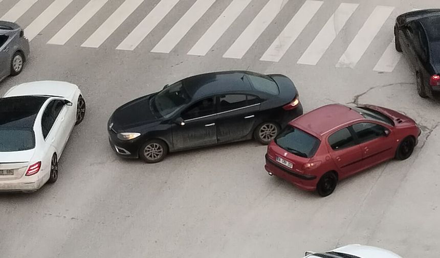 Ankara’da trafik keşmekeşi: Belediye o noktaya hız kesici kasis yerleştirdi