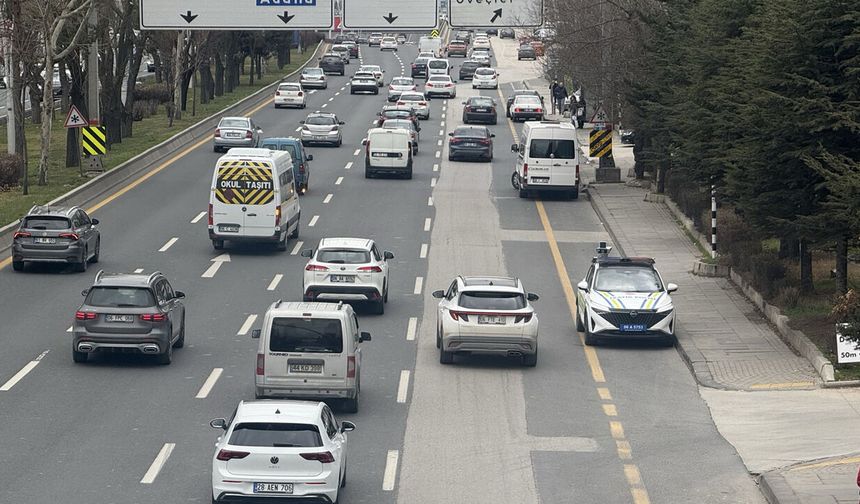 Ankara'da Anadolu Bulvarı, Eskişehir Yolu ve Talatpaşa Bulvarı'nda trafik felç oldu