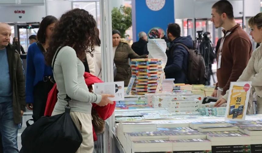 Ankara Kitap Fuarı’nda genç yazarlar ön plana çıkıyor