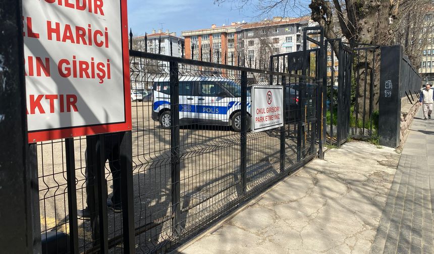 Siyah tahta, boş sıra, kapıda polis: Ankara'daki okullarda kuş uçmuyor!