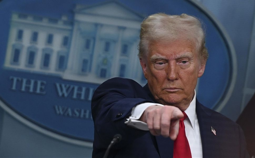 Trump’tan İran’a sert uyarı: Büyük bir donanma geliyor!