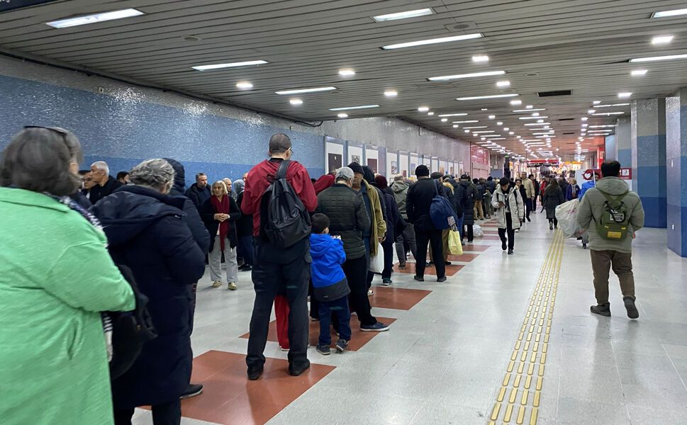Kızılay Metro İstasyonu’nda iftar hareketliliği