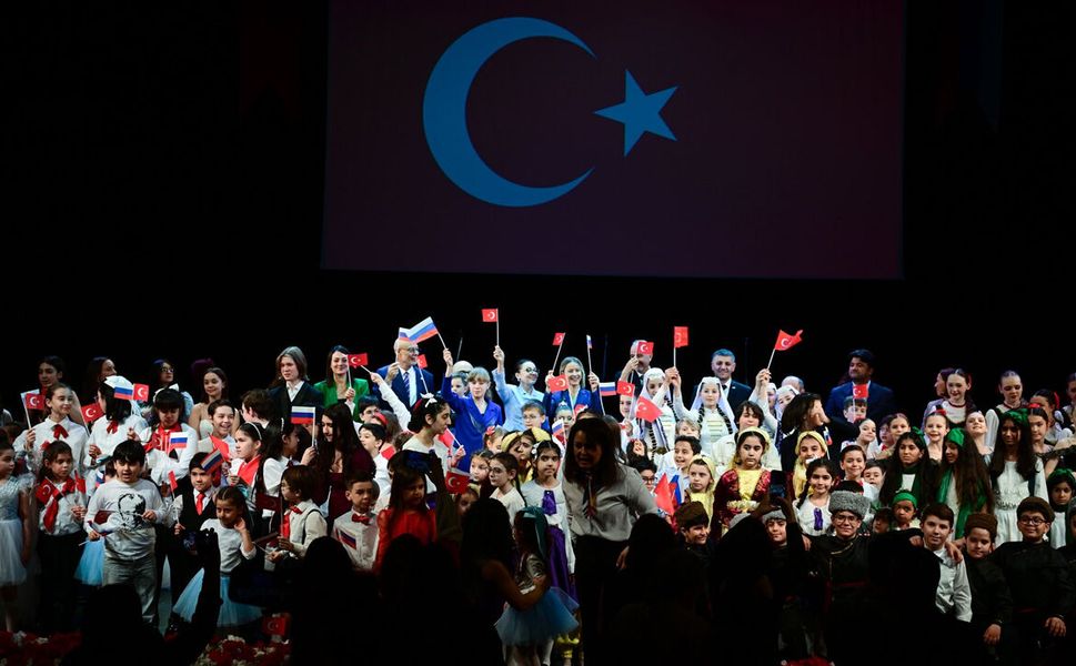 Moskova’da 23 Nisan coşkusu yaşandı: Uluslararası çocuk şenliğinden renkli görüntüler