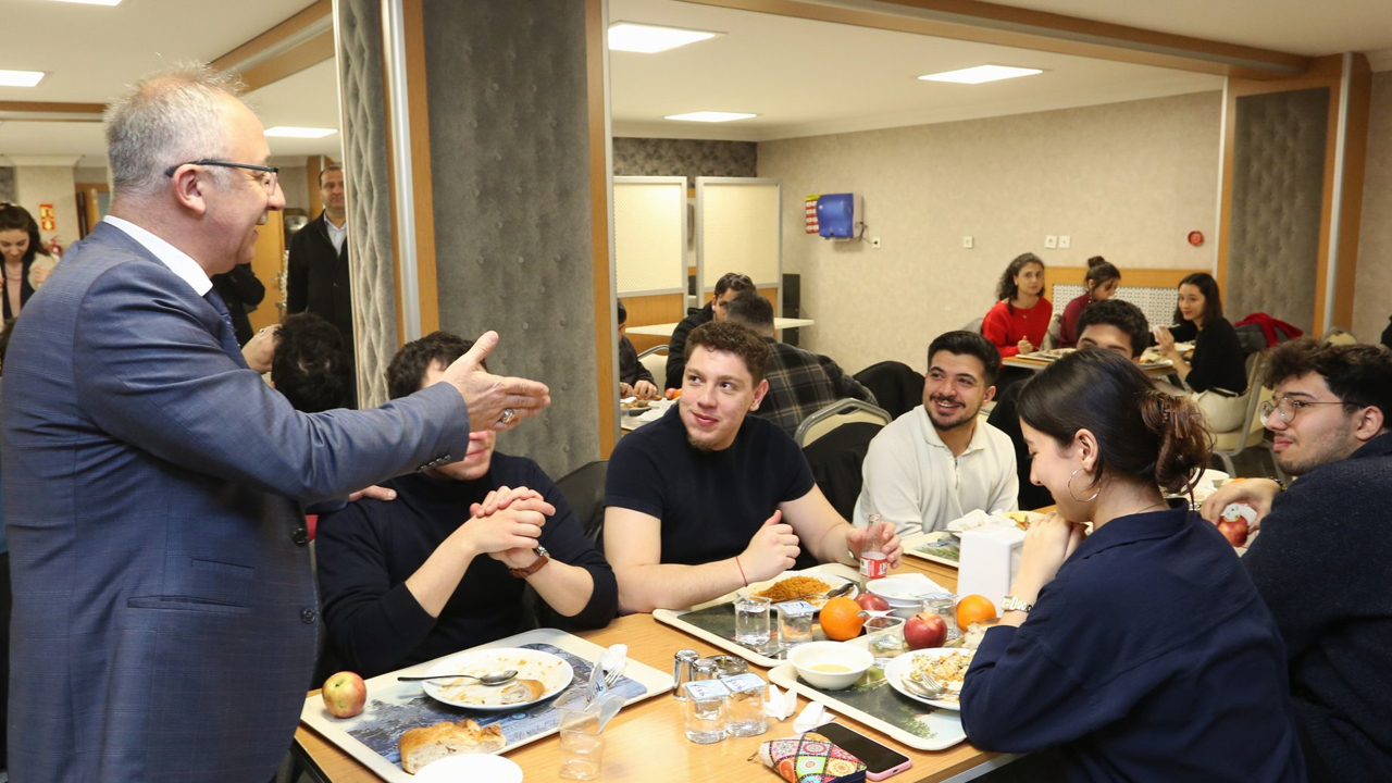 Gazi Üniversitesi Iftar Rektör