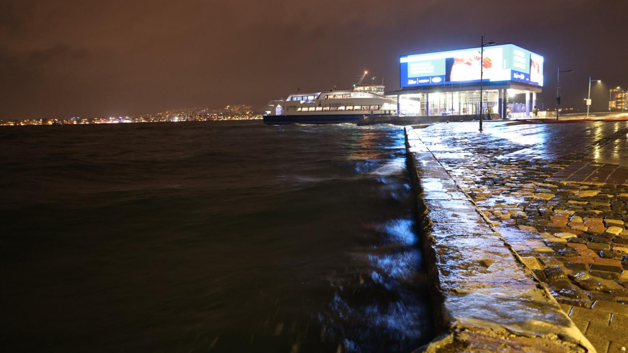Izmir Deniz Taşması 2