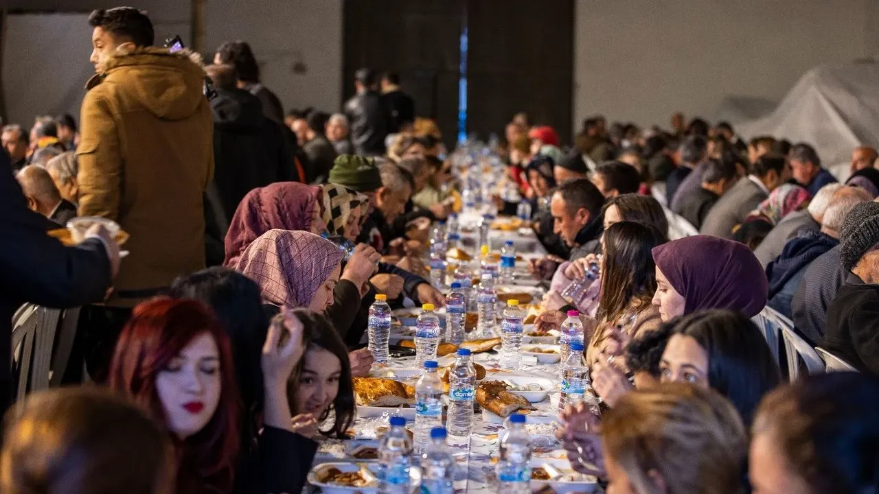 Izmir Iftar Çadırı Nerede Kurulacak