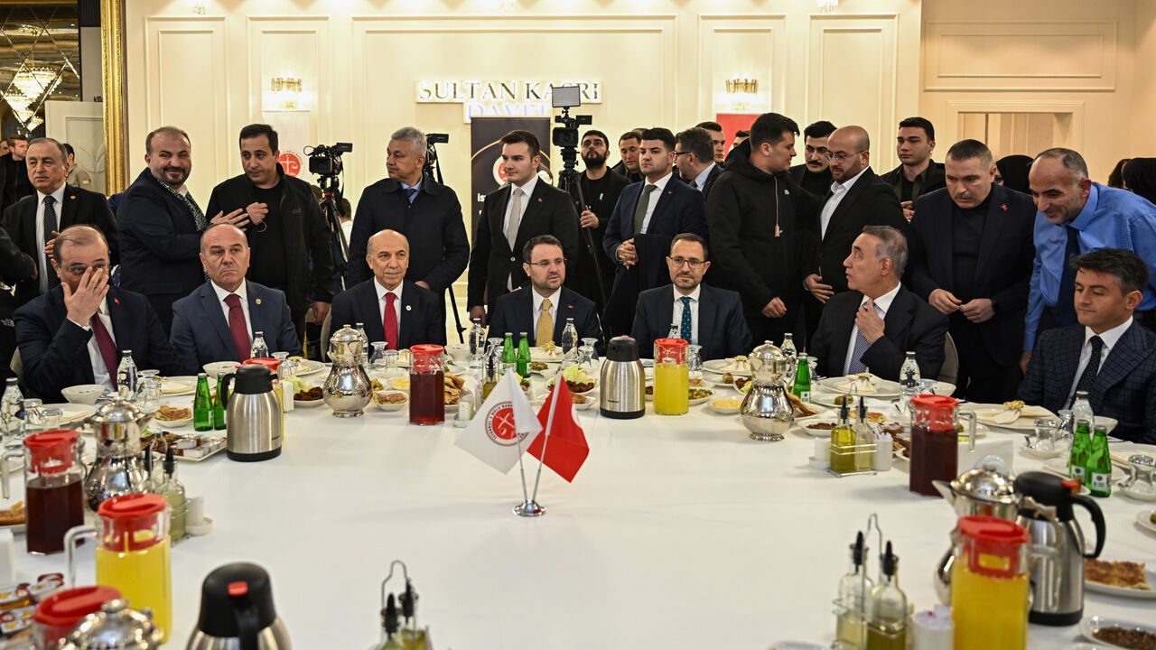 Akın Gürlek Baro Toplantı