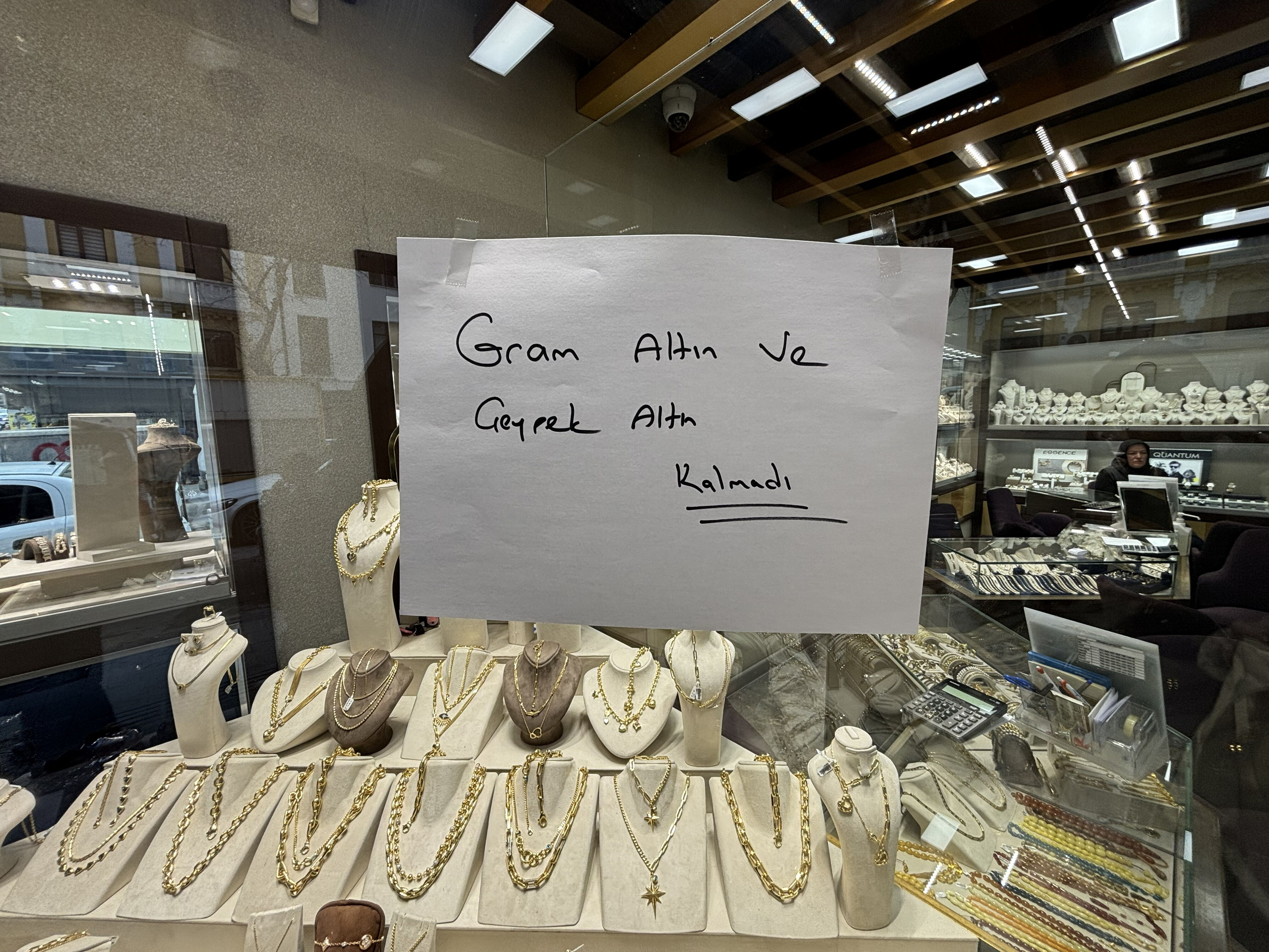 Ankara’da “gram” altın kaosu: Kuyumcular stok mu yapıyor?