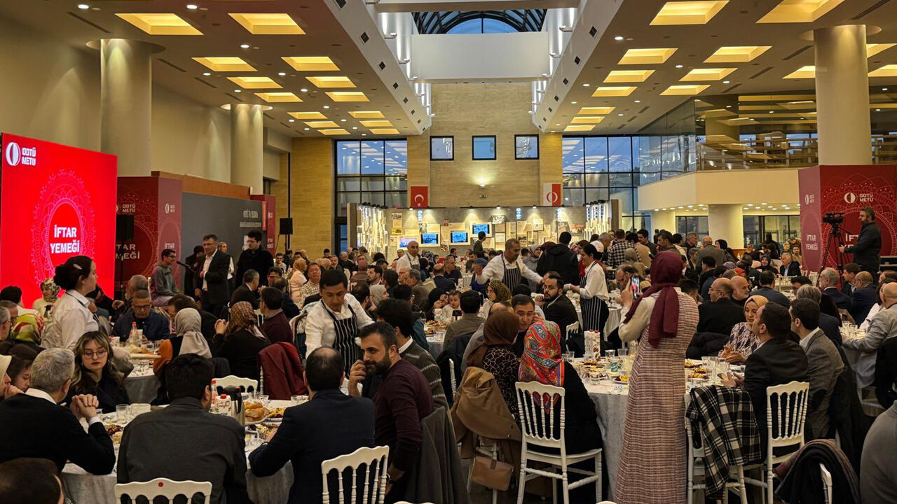 Odtü Iftar Yemeği Ak Parti Vekil2