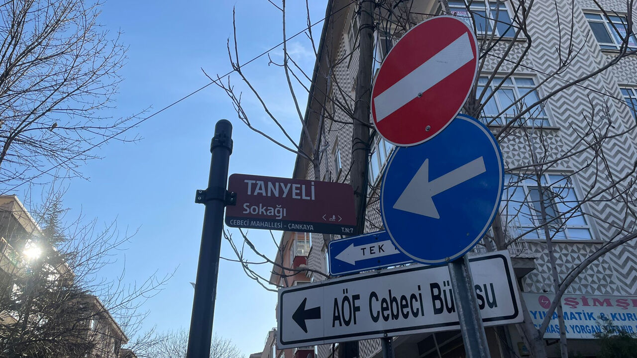 Tenyeli Sokak Ters Yön