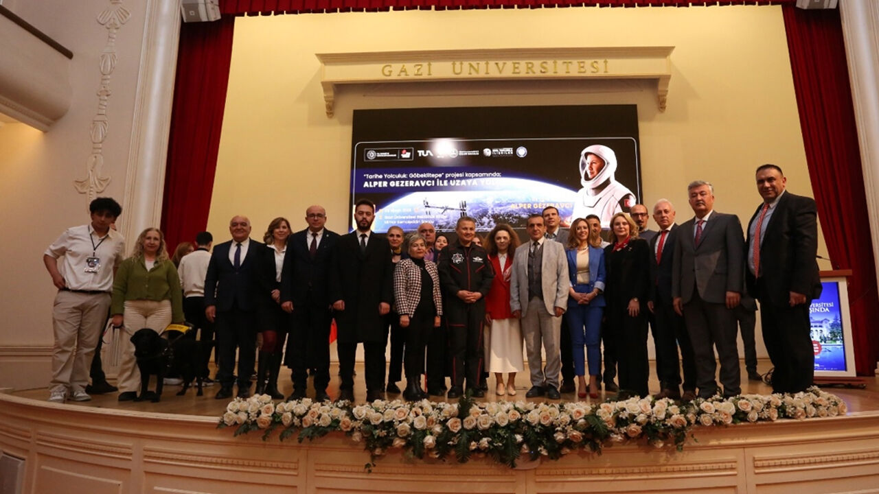 Alper Gezeravcı Gazi Ünivesitesinde Ögrencilerle Bulustu