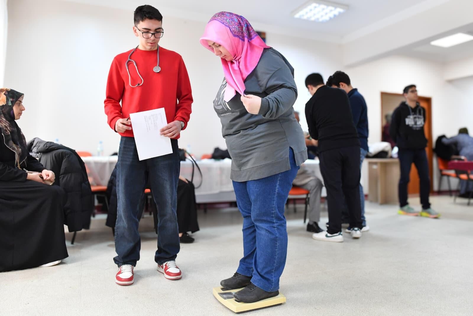 Altindağli Vatandaşlara Ücretsi̇z Di̇yabet Taramasi (3)