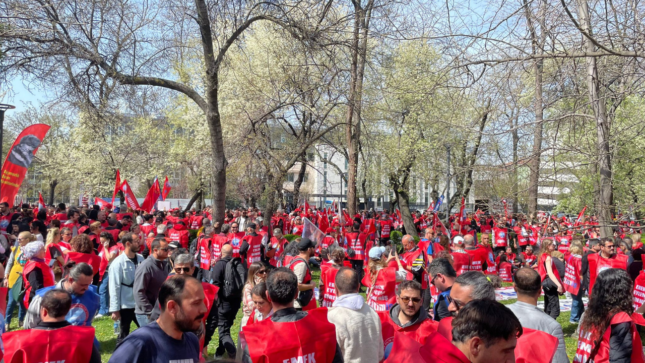 Öğretmenler Kurtuluş Parkı’nda buluştu, eylem yapıyorlar