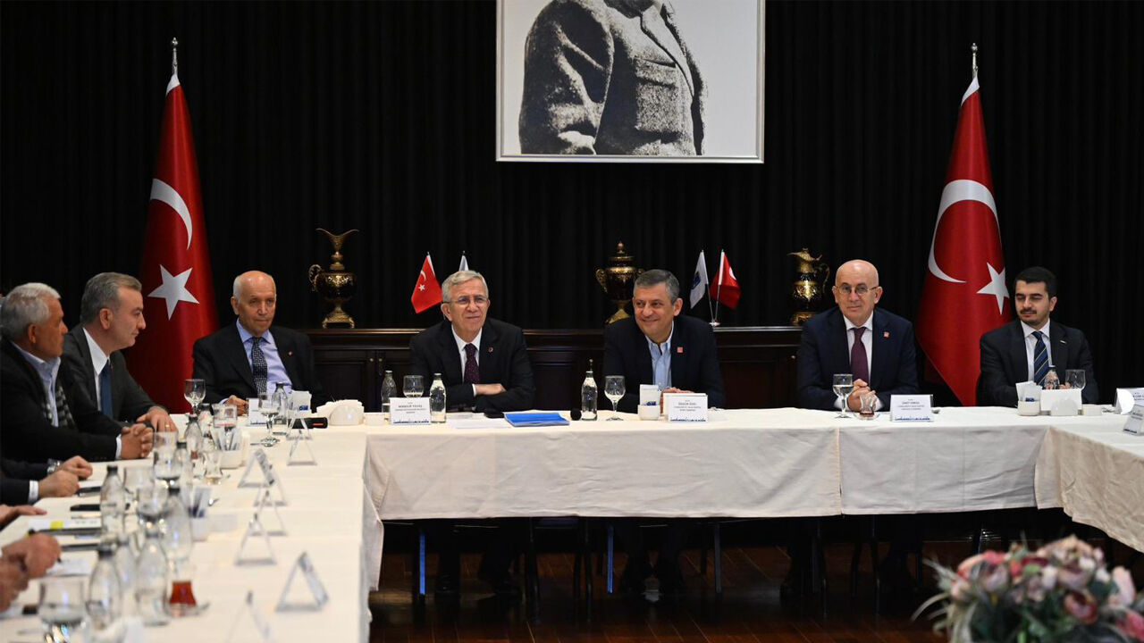 Mansur Yavaş Özgür Özel