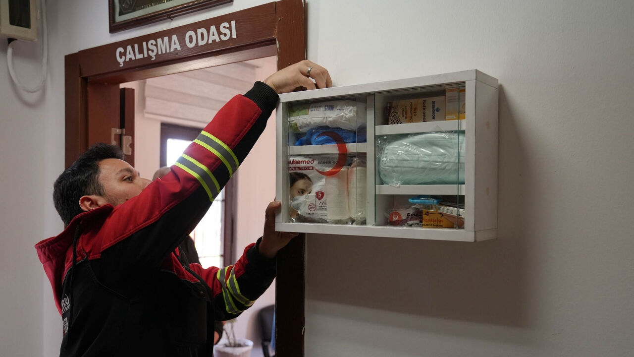 Muhtarlik İlaç Kutusu