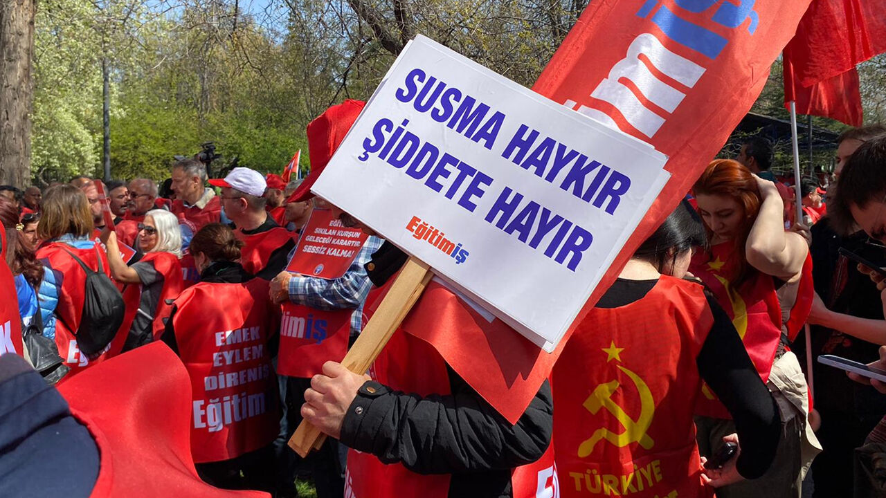 Susma Haykır Eğitim Pankart