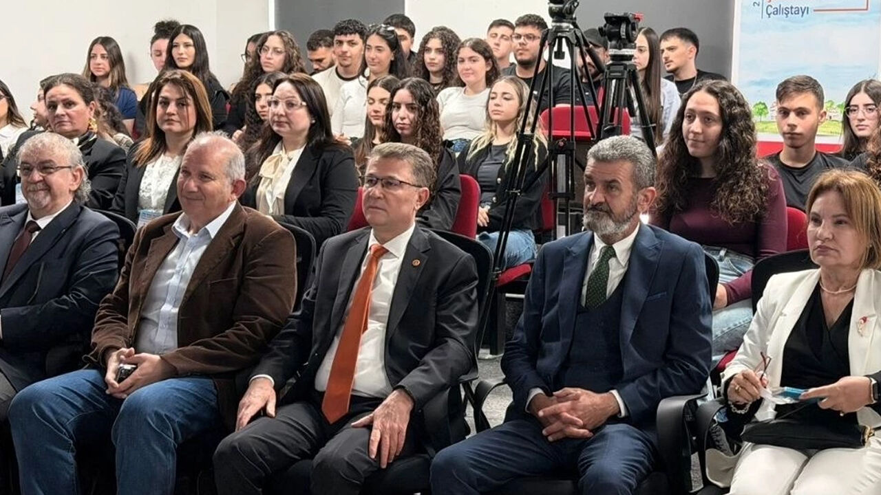 Türk Dünyasi Çocuk Edebi̇yati Çaliştayy