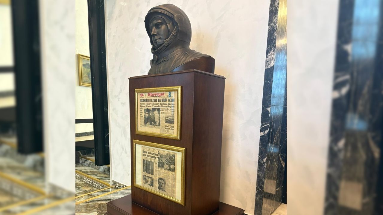 Yuri Gagarin Büstü